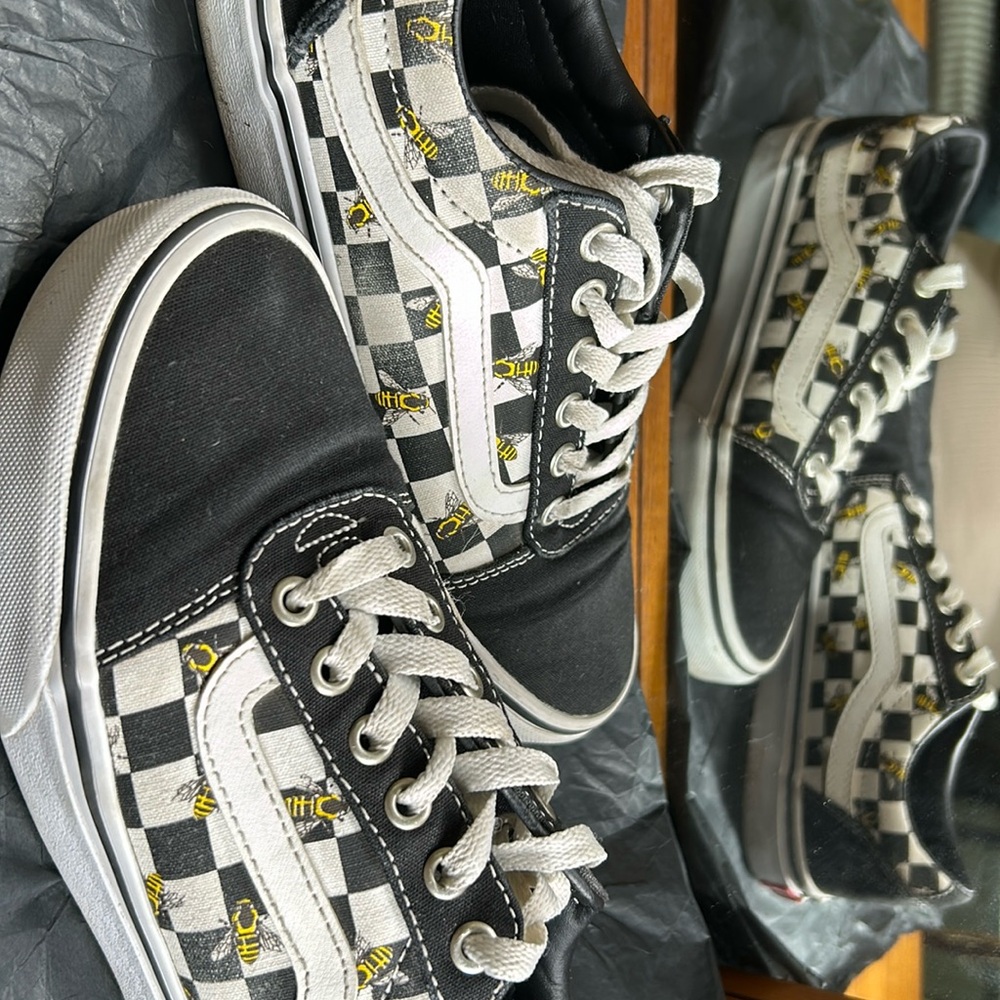 Vans Old Skool Black & White Checkerboard Bee Print. Womens Size 7.